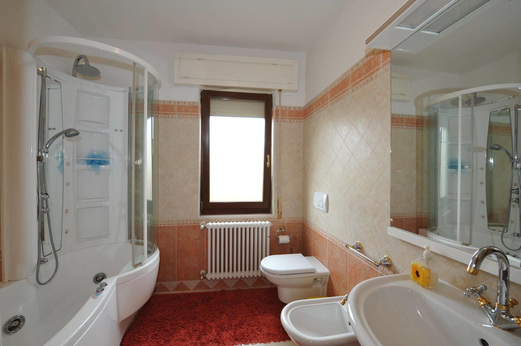 B&B Il Girasole Валеджо-суль-Минчо Экстерьер фото