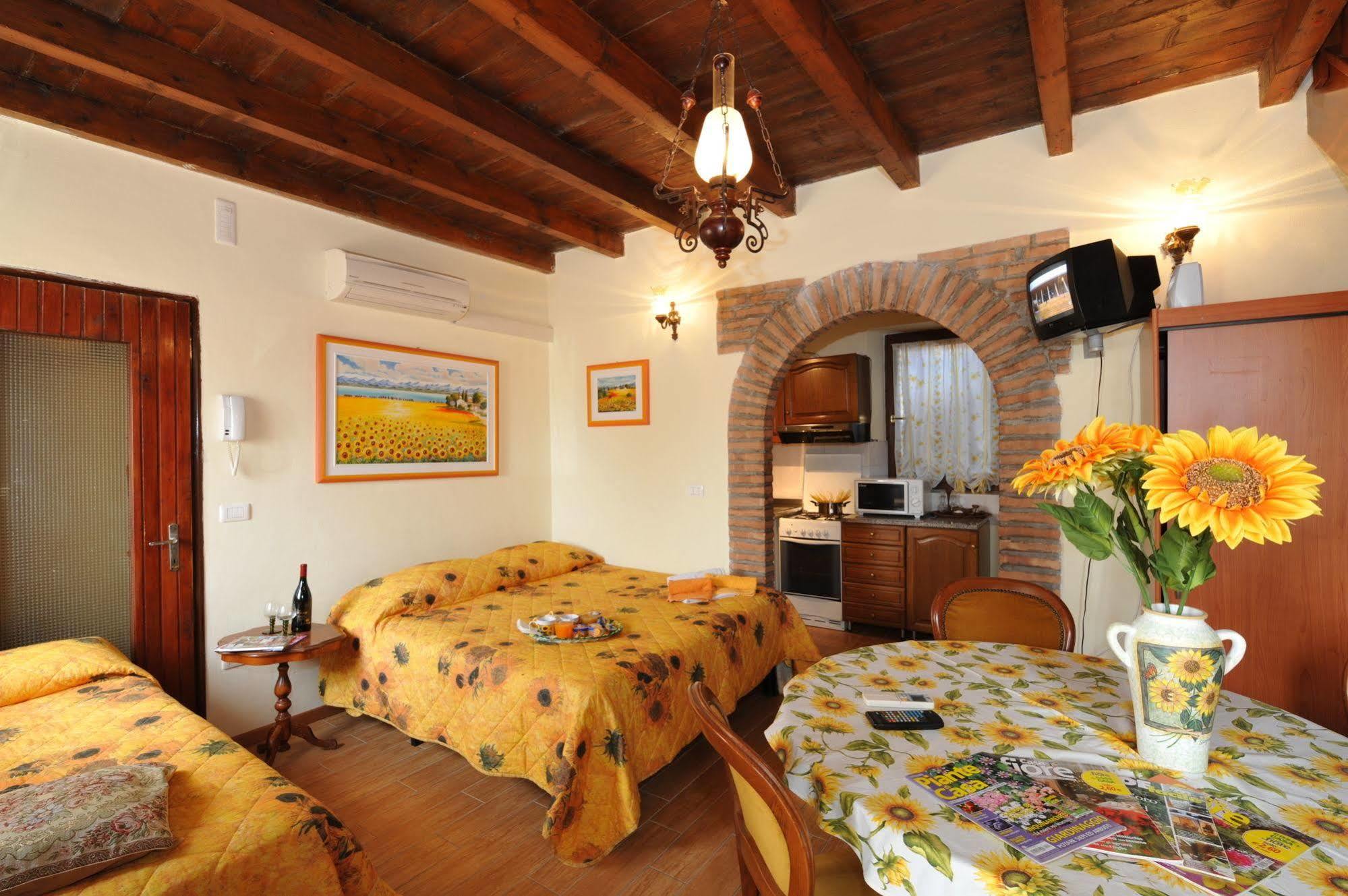 B&B Il Girasole Валеджо-суль-Минчо Экстерьер фото